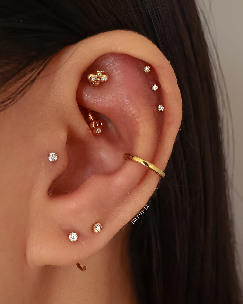 Simple Triple Cartilage Helix Ear Piercing Jewelry Ideas Round Bezel Earring Studs - lindas ideas para perforar la oreja - www.Impuria.com