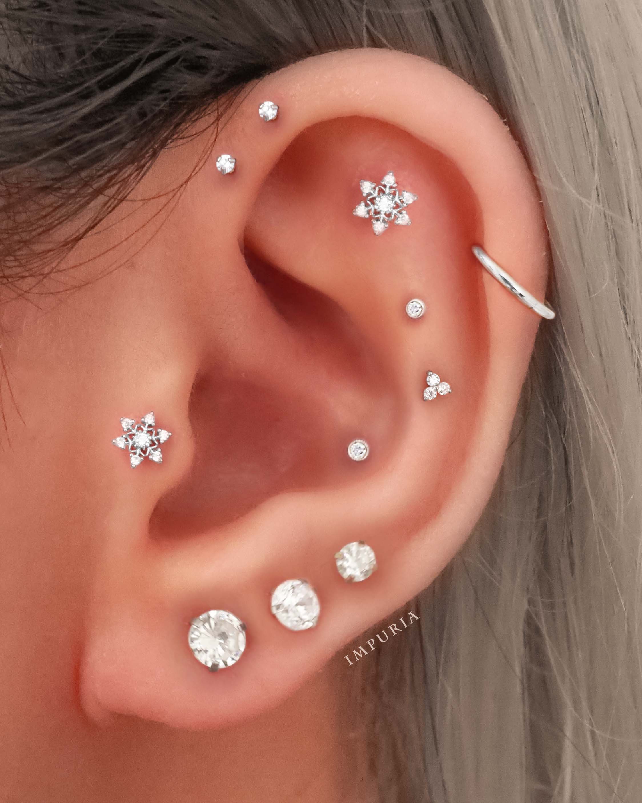 Winter Inspired Curated Ear Piercing Ideas - Snowflake Cartilage Helix Tragus Lobe Earring Stud - perforaciones en las orejas - www.Impuria.com #earpiercings
