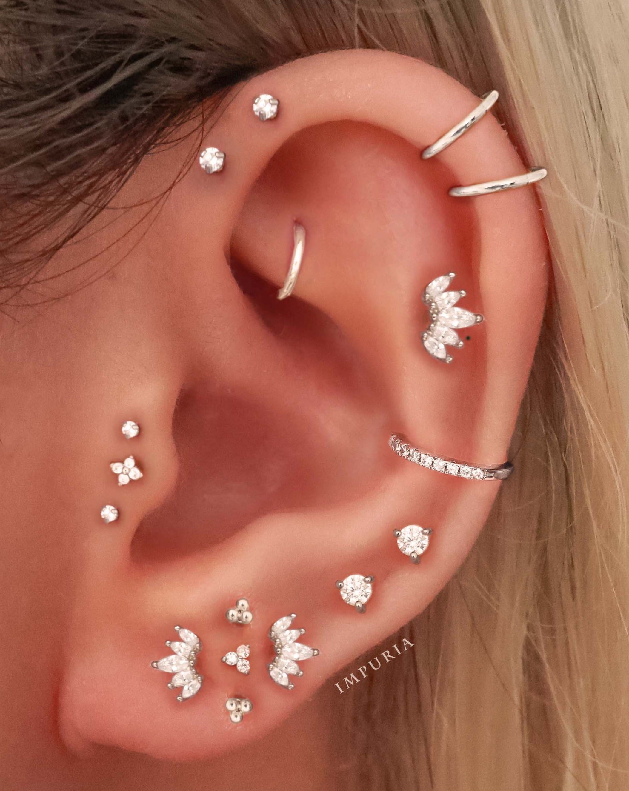 Pretty Cute Multiple Ear Piercing Curation Ideas for Women - Clover Cartilage Piercing Jewelry for Women - joyería para perforar el cartílago - www.Impuria.com #cartilagepiercingjewelry