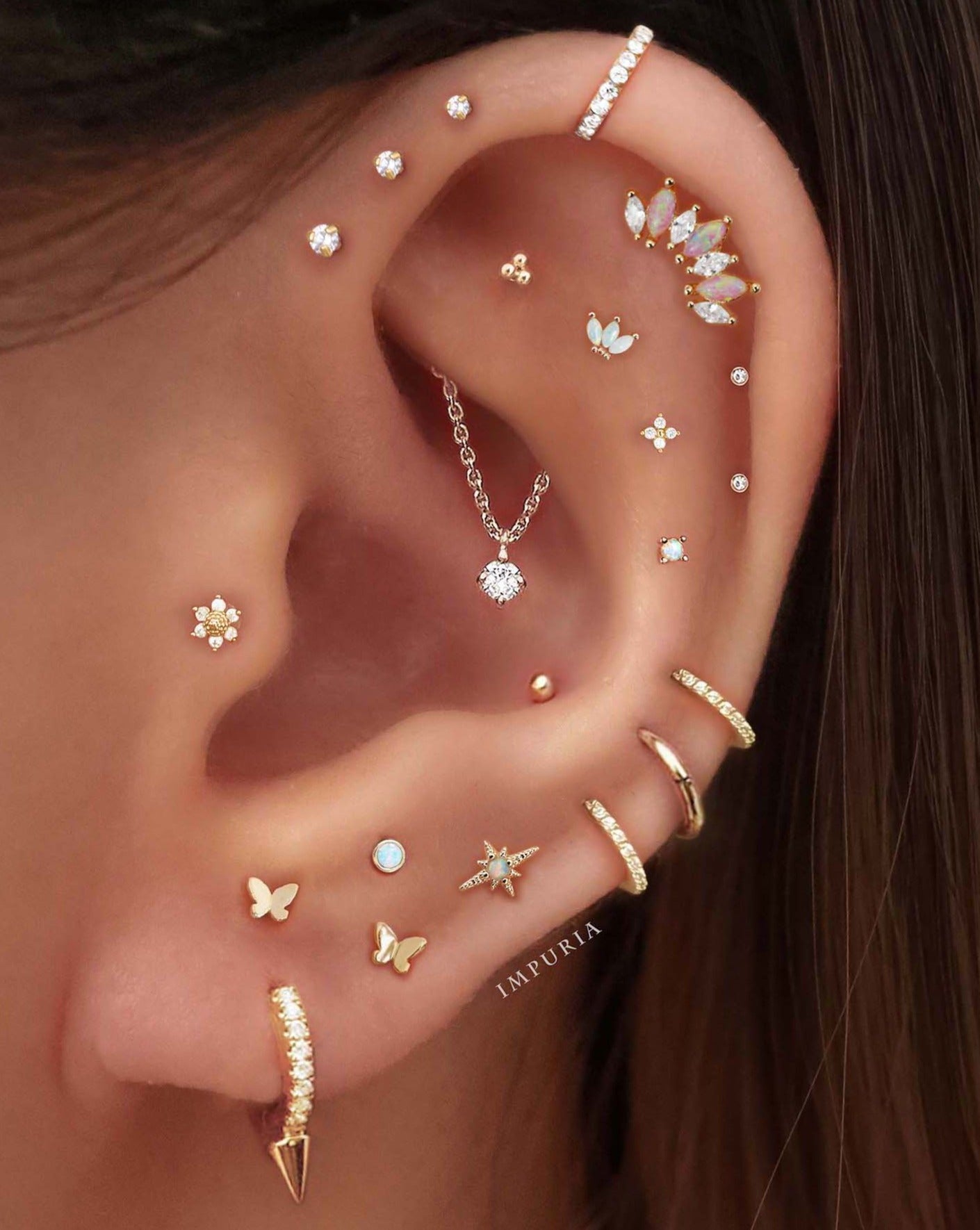 Clover Cartilage Helix Earring Stud Interesting Ear Piercing Curation Ideas for Women - www.Impuria.com #earpiercings 