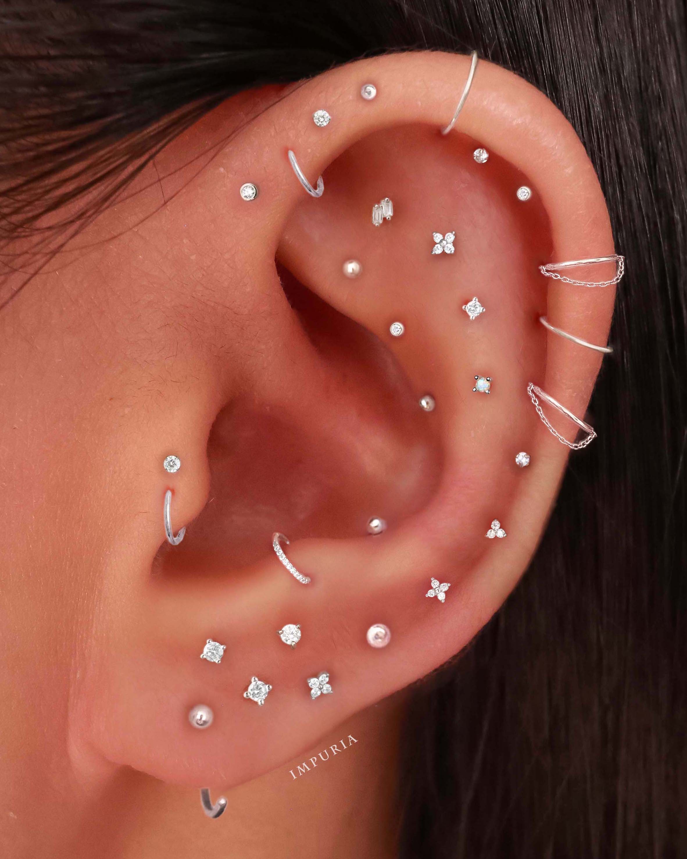 Cute Multiple Ear Piercing Curation Ideas for Women Cartilage Helix Ring Hoop Clicker 16G Earring  - www.Impuria.com #earpiercing