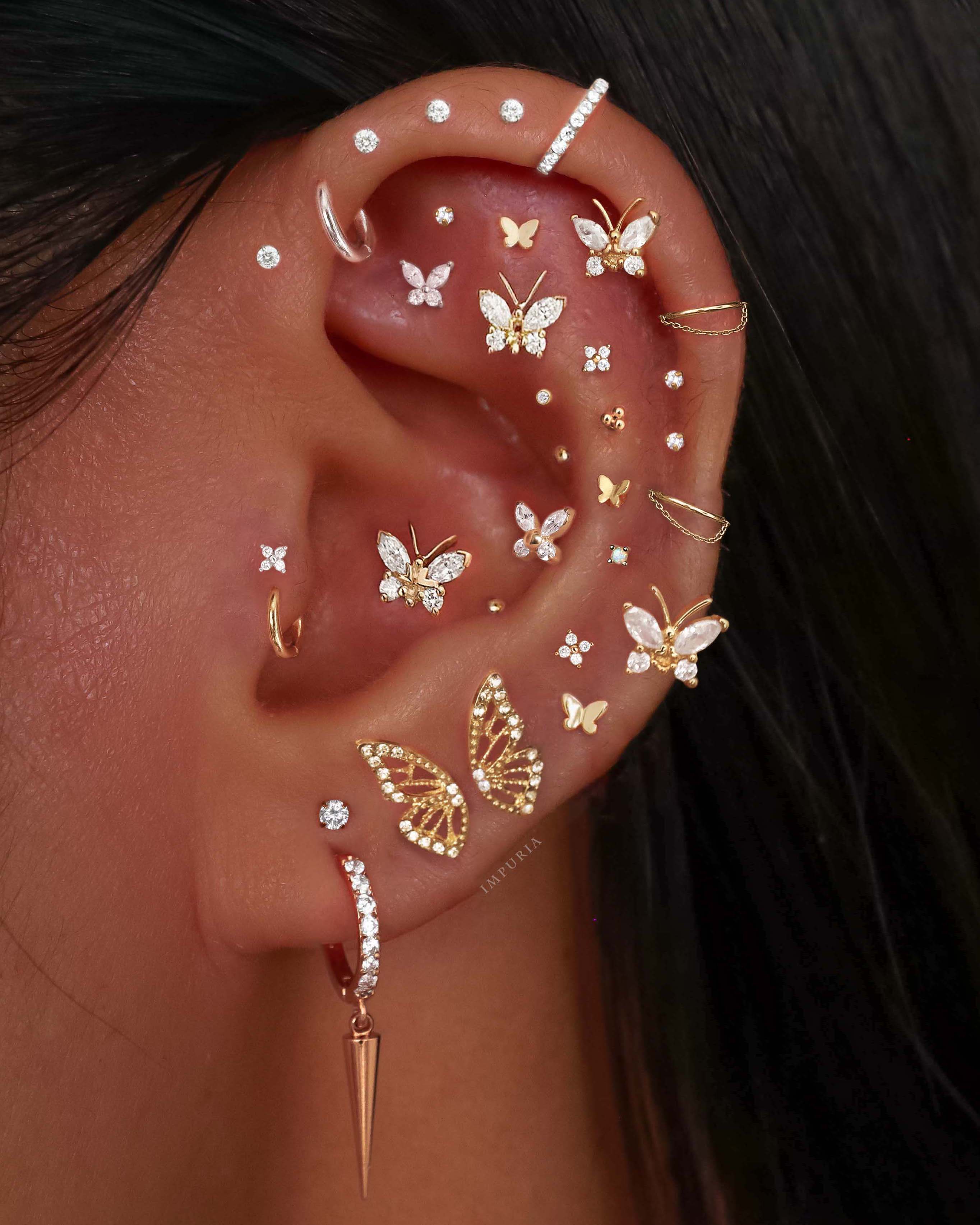 Delicate and lightweight titanium clicker hoop earrings – perfect for everyday cartilage and helix styling.