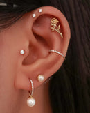 Classy Ear Piercing Ideas for Women Pearl Crystal Pave Cartilage Helix Lobe Hoop Ring - Ideas elegantes para perforar la oreja-  www.Impuria.com