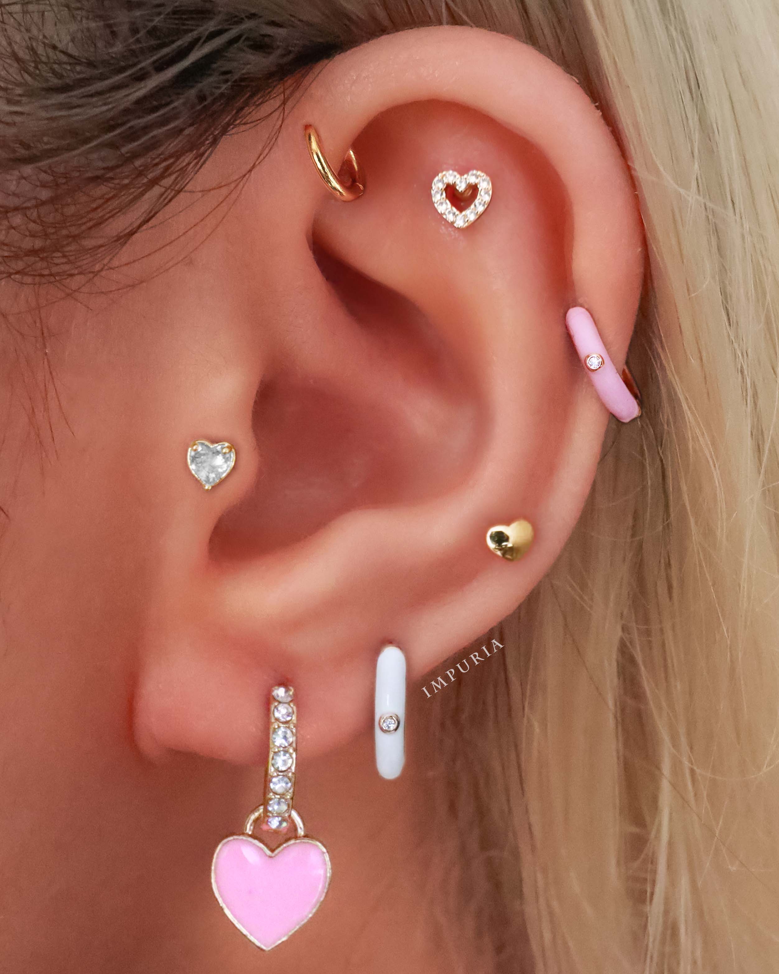 Cute Heart Multiple Ear Piercing Ideas for Women - lindas ideas para perforaciones en las orejas para mujeres - www.Impuria.com #earpiercings 