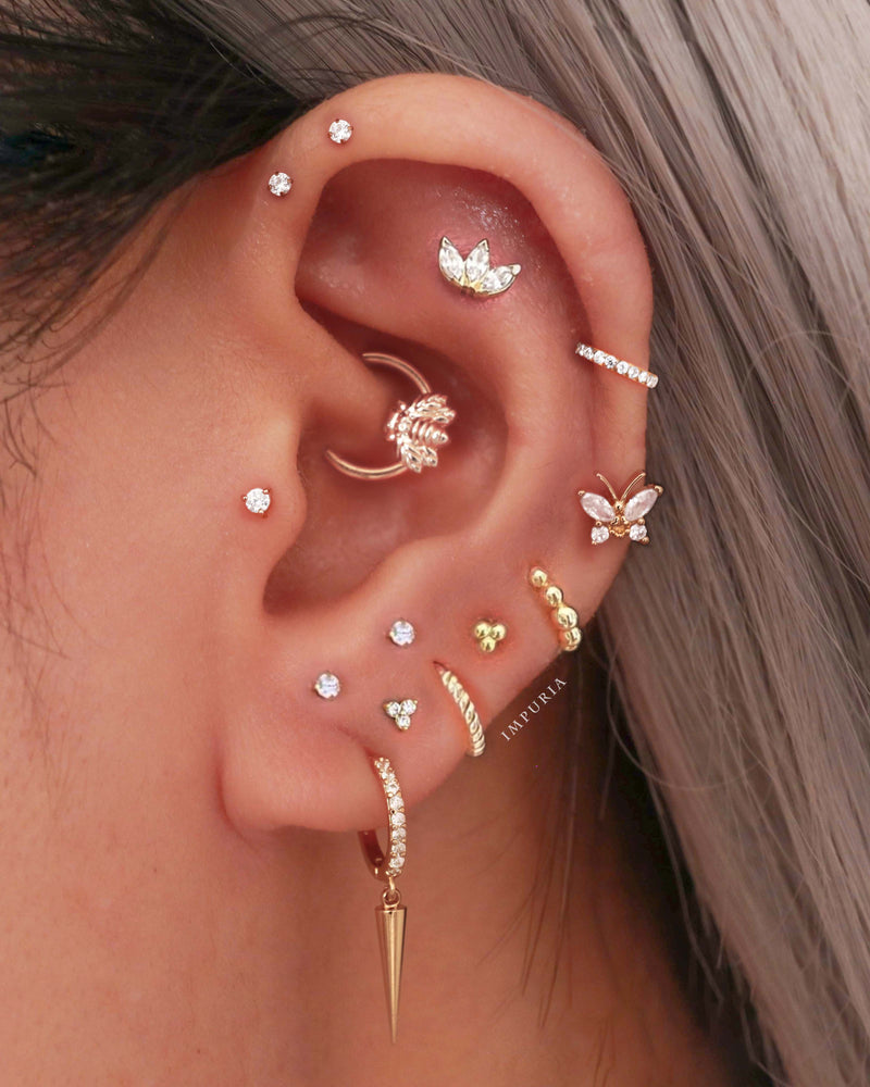 Gold Ear Curation Ideas Cartilage Helix Tragus Conch Ear Piercing Earring Studs - Ideas para perforar la oreja - www.Impuria.com
