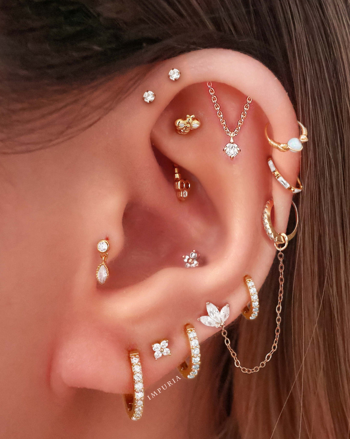 Clover Cartilage Helix Earring Piercing Jewelry Multiple Gold Ear Curation Ideas for Women - ideas para perforaciones en las orejas -www.Impuria.com #earpiercings 