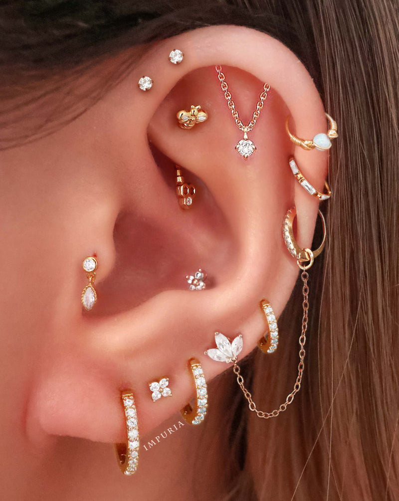 Aesthetic Multiple Ear Piercing Ideas - Gold Milgrain Crystal Cartilage Helix Tragus Conch Stud Earring - Ideas para perforar la oreja - www.Impuria.com