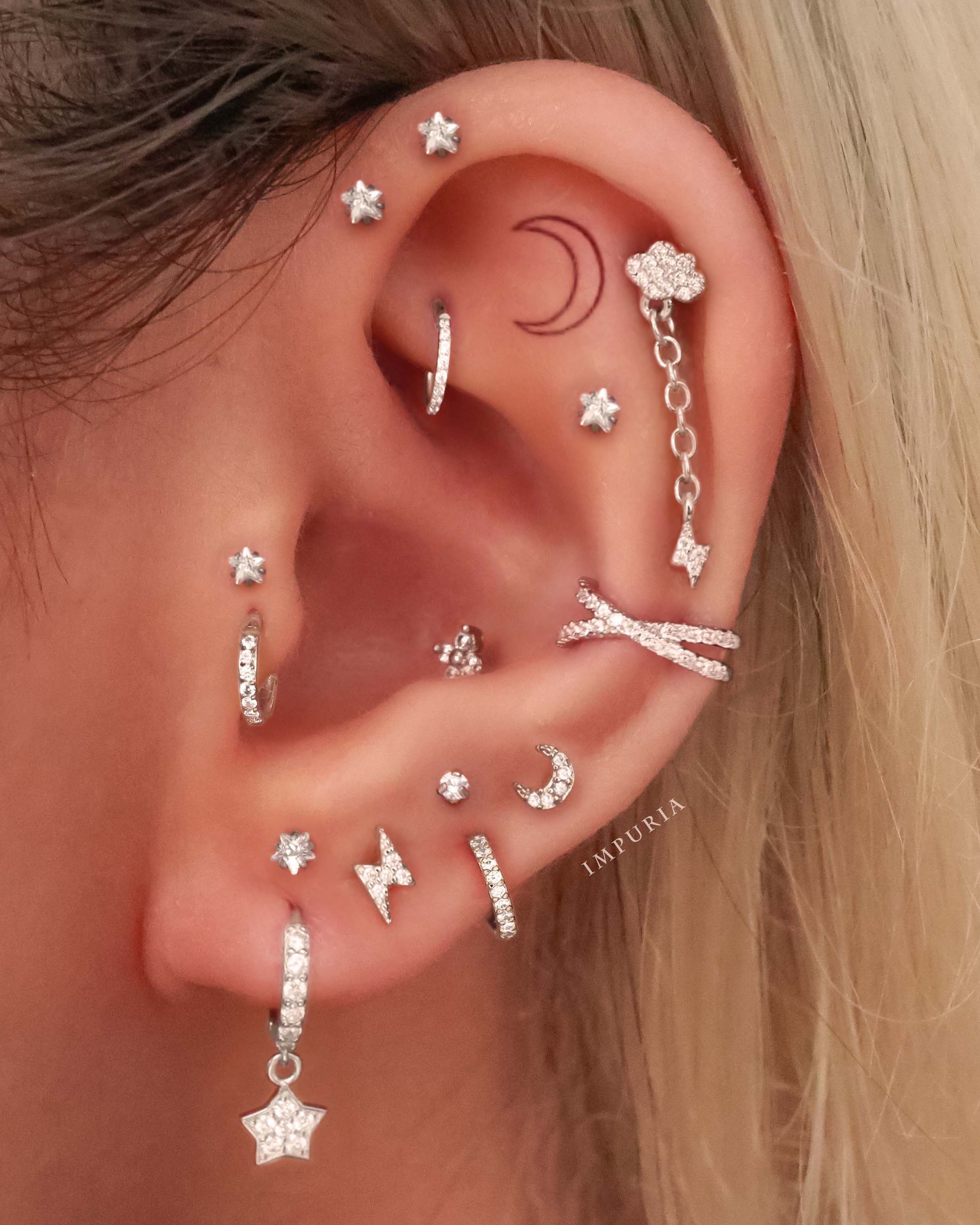 Celestial Star Moon Ear Piercing Ideas for Women - Ideas para perforar la oreja - www.Impuria.com #earpiercings 