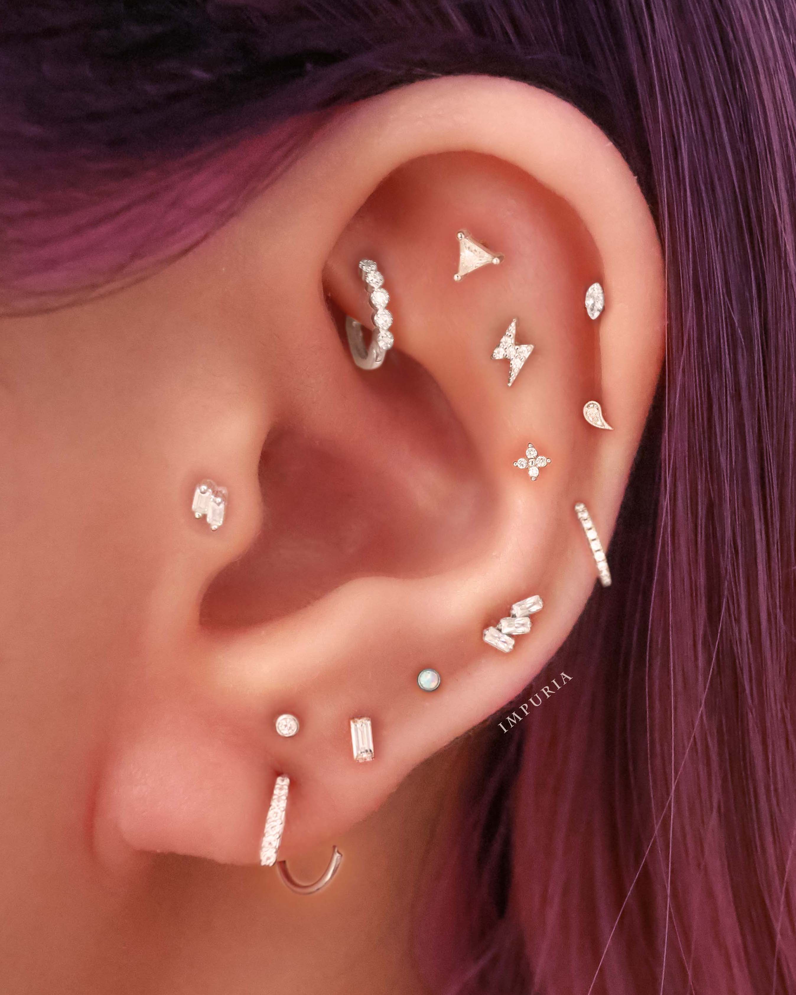 Geometric Ear Curation Shapes Ear Piercing Jewelry - Ideas para perforar las orejas de las mujeres - www.Impuria.com #earpiercings