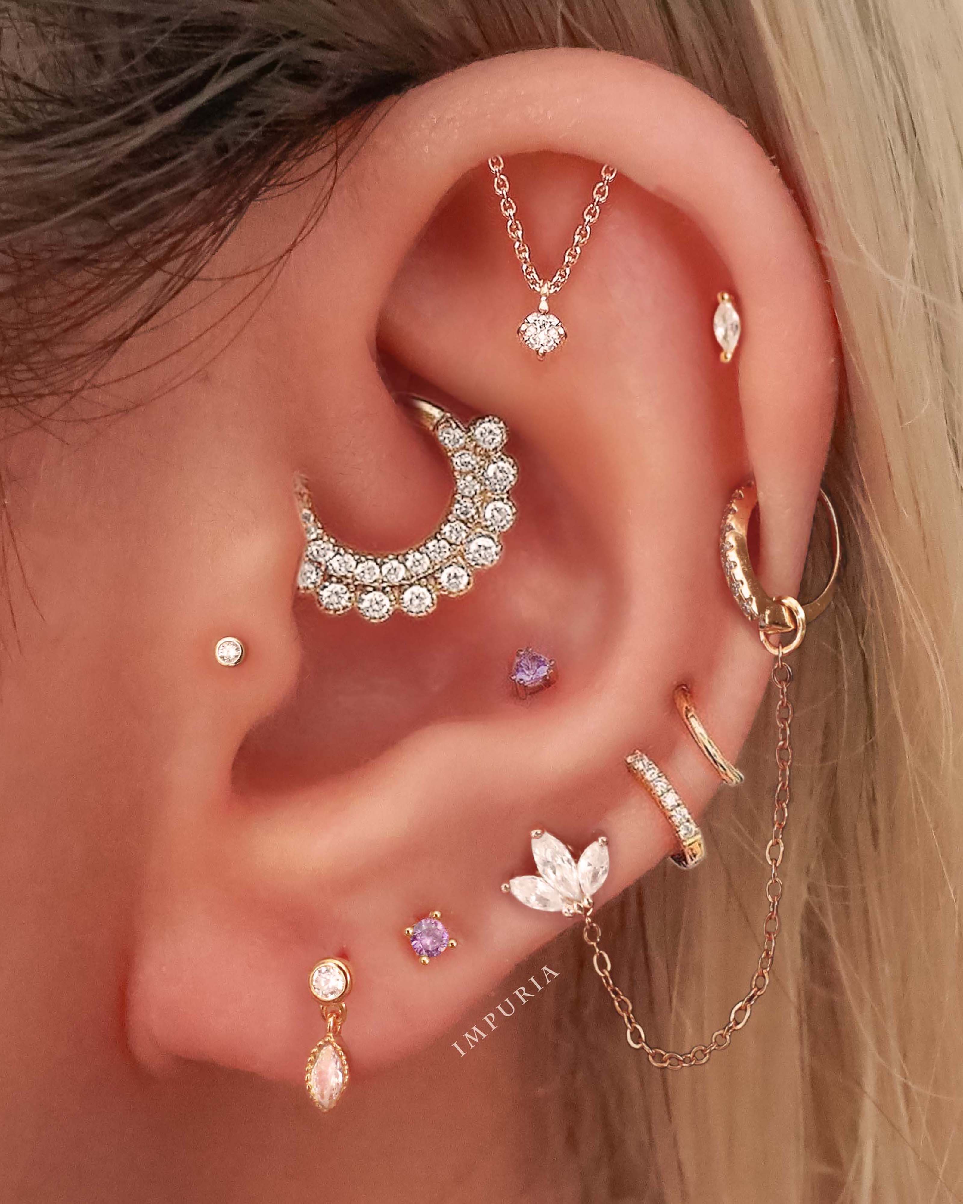 Cartilage Helix Hoop Earring Crystal Pave Cartilage Helix Ring Clicker Ear Piercing Ideas for Women - Ideas para perforar la oreja - www.Impuria.com #earpiercings